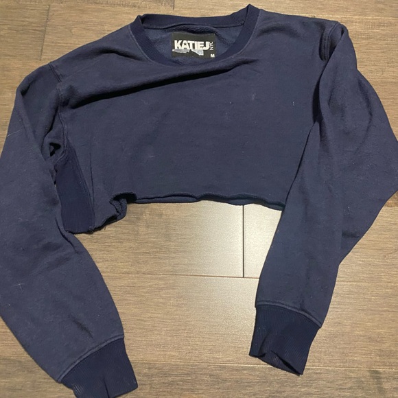 TWEEN DYLAN SUPER CROP CREW SWEATSHIRT
Katie J NYC navy ￼GUC - Picture 2 of 4
